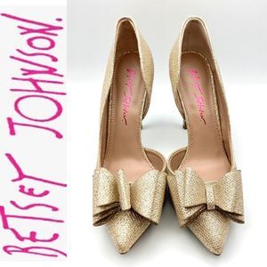 BETSEY JOHNSON WOMEN'S LANDYN HEELED SANDAL, GOLD, SIZE 7.5